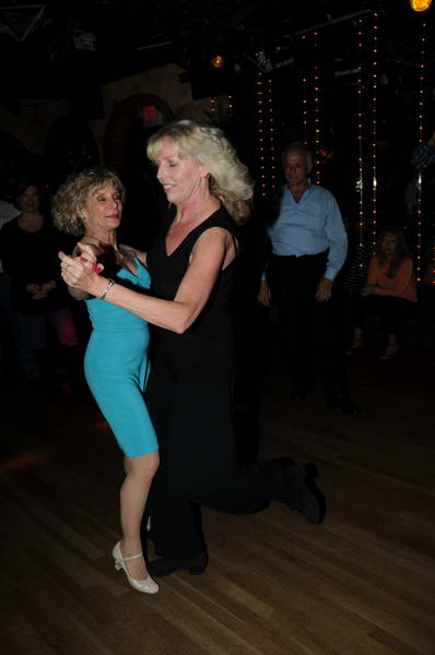 Dancing-11-17-10-RobinBD-79-DDeRosaPhoto.jpg