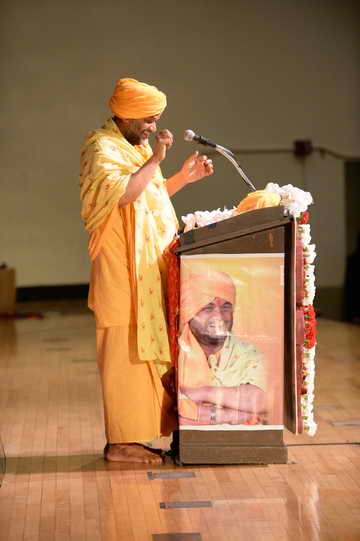 Gurudev-10-4-15-7779-DDeRosaPhoto
