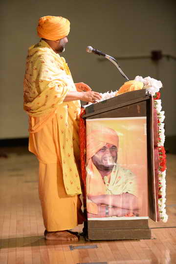 Gurudev-10-4-15-7780-DDeRosaPhoto