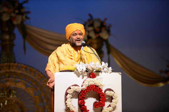Gurudev-10-4-15-7823-DDeRosaPhoto