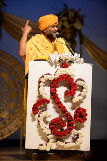 Gurudev-10-4-15-7850-DDeRosaPhoto