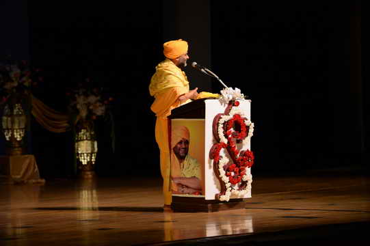 Gurudev-10-4-15-7853-DDeRosaPhoto