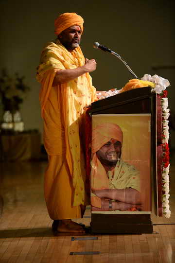 Gurudev-10-4-15-7865-DDeRosaPhoto