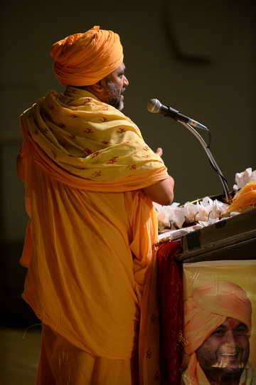 Gurudev-10-4-15-7875-DDeRosaPhoto