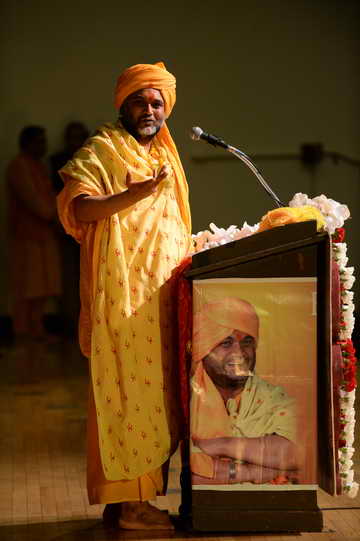 Gurudev-10-4-15-7919-DDeRosaPhoto