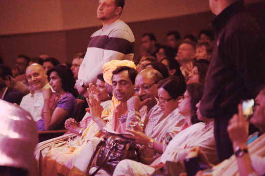 Gurudev-10-4-15-7635-DDeRosaPhoto