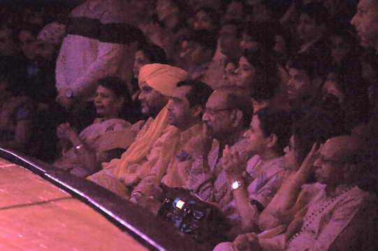 Gurudev-10-4-15-7666-DDeRosaPhoto