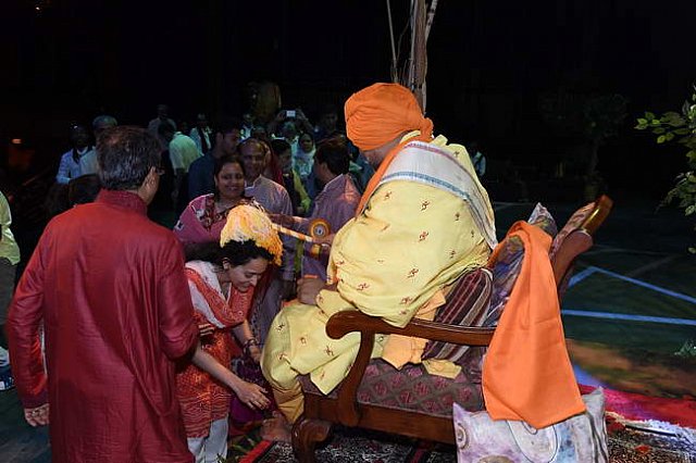 Gurudev1-7-12-14-9268-DDeRosaPhoto