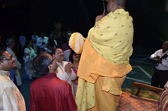 Gurudev1-7-12-14-9471-DDeRosaPhoto