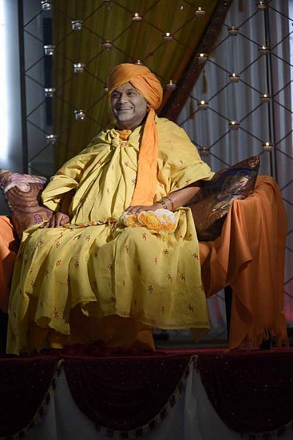 Gurudev1-7-11-14-5851-DDeRosaPhoto