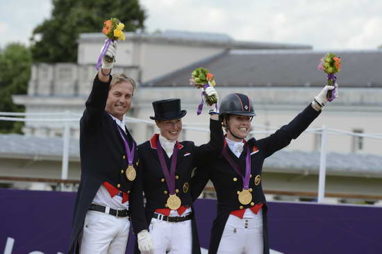 Gold-CarlHester-LauraBechtolsheimer-CharlotteDujardin-GBR-Olympics-8-7-12-DRE-GPS-4405-DDeRosaPhoto