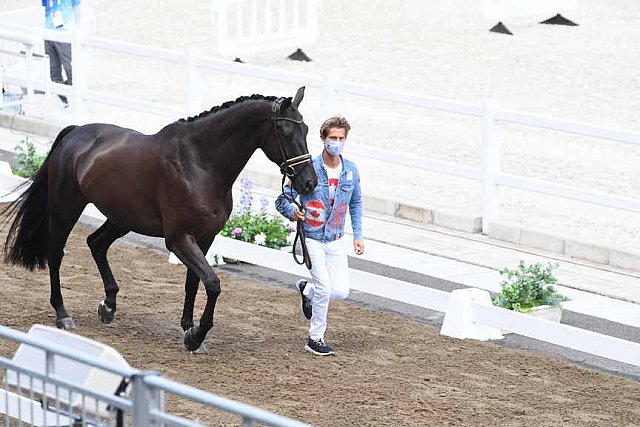 OLY-2020-DRESSAGE-JOG-7-24-21-0831-116-CHRIS VON MARTELS-ECLIPS-CAN-DDEROSAPHOTO