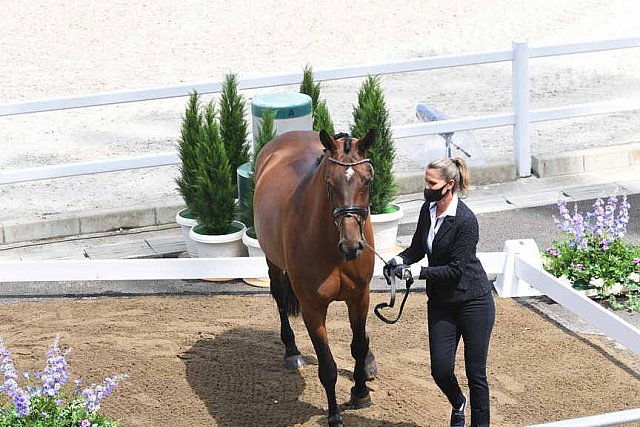 OLY-2020-DRESSAGE-JOG-7-24-21-0887-122-LOSIS DE MUNIZ Y-AQUAMARIJN-DOM-DDEROSAPHOTO