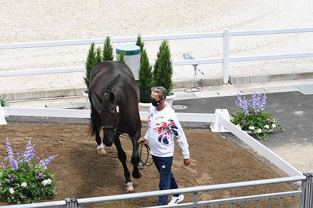 OLY-2020-DRESSAGE-JOG-7-24-21-1005-135-CARL HESTER-EN VOGUE-GBR-DDEROSAPHOTO