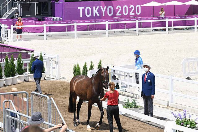 OLY-2020-DRESSAGE-JOG-7-24-21-1026-138-D SCHNEIDER-SHOWTIME FRH-GER-DDEROSAPHOTO