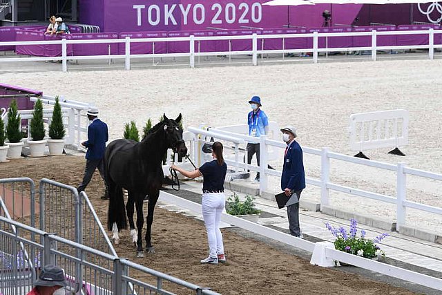 OLY-2020-DRESSAGE-JOG-7-24-21-1415-171-LYLE ADRIENNE-SALVINO-USA-DDEROSAPHOTO