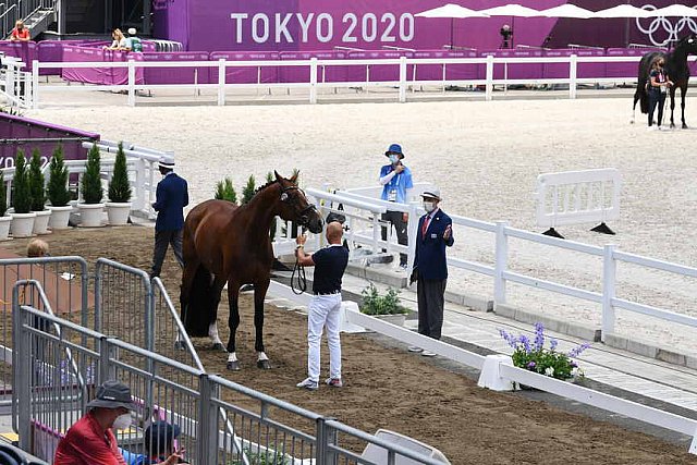 OLY-2020-DRESSAGE-JOG-7-24-21-1443-172-STEFFEN PETERS-SUPPERKASPER-USA-DDEROSAPHOTO