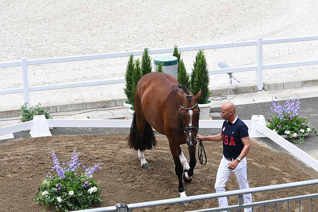 OLY-2020-DRESSAGE-JOG-7-24-21-1455-172-STEFFEN PETERS-SUPPERKASPER-USA-DDEROSAPHOTO