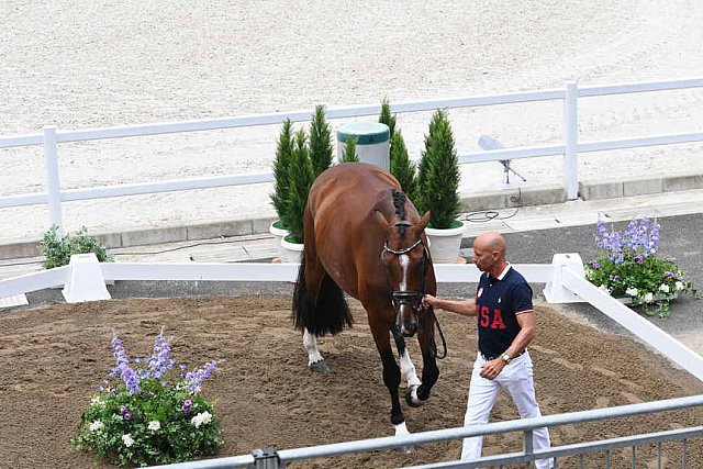 OLY-2020-DRESSAGE-JOG-7-24-21-1456-172-STEFFEN PETERS-SUPPERKASPER-USA-DDEROSAPHOTO