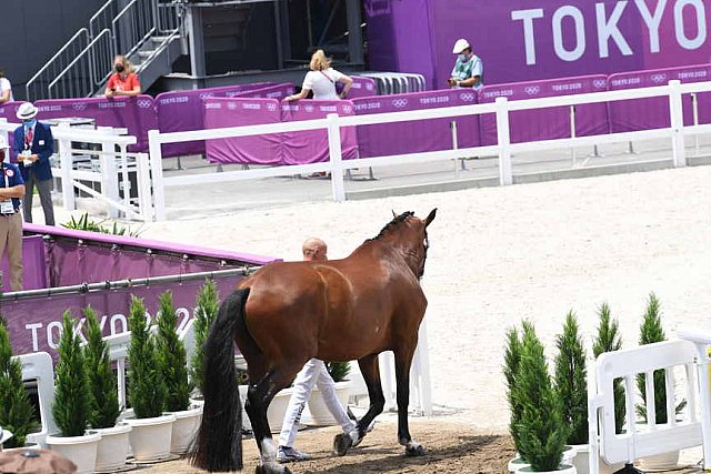 OLY-2020-DRESSAGE-JOG-7-24-21-1463-172-STEFFEN PETERS-SUPPERKASPER-USA-DDEROSAPHOTO