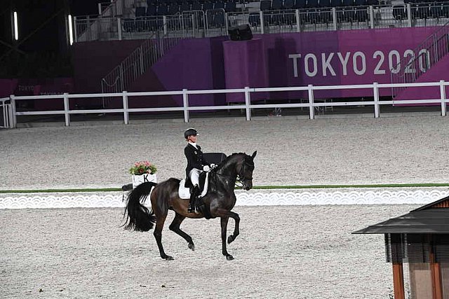 OLY-2020-DRESSAGE-GP FREESTYLE-7-28-21-6567-138-DOROTHEE SCHNEIDER-SHOWTIME FRH-DDEROSAPHOTO