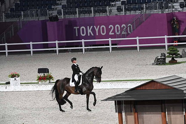 OLY-2020-DRESSAGE-GP FREESTYLE-7-28-21-6569-138-DOROTHEE SCHNEIDER-SHOWTIME FRH-DDEROSAPHOTO