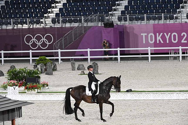 OLY-2020-DRESSAGE-GP FREESTYLE-7-28-21-6573-138-DOROTHEE SCHNEIDER-SHOWTIME FRH-DDEROSAPHOTO