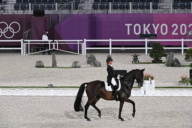 OLY-2020-DRESSAGE-GP FREESTYLE-7-28-21-6592-138-DOROTHEE SCHNEIDER-SHOWTIME FRH-DDEROSAPHOTO