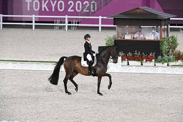 OLY-2020-DRESSAGE-GP FREESTYLE-7-28-21-8930-139-JESSICA VON BREDOW-WERNDL-TSF DALERA-GER-DDEROSAPHOTO