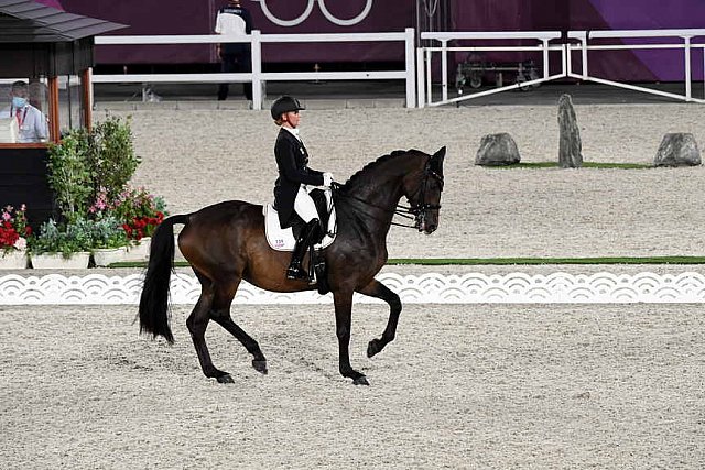 OLY-2020-DRESSAGE-GP FREESTYLE-7-28-21-9010-139-JESSICA VON BREDOW-WERNDL-TSF DALERA-GER-DDEROSAPHOTO