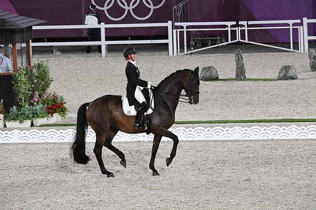 OLY-2020-DRESSAGE-GP FREESTYLE-7-28-21-9011-139-JESSICA VON BREDOW-WERNDL-TSF DALERA-GER-DDEROSAPHOTO