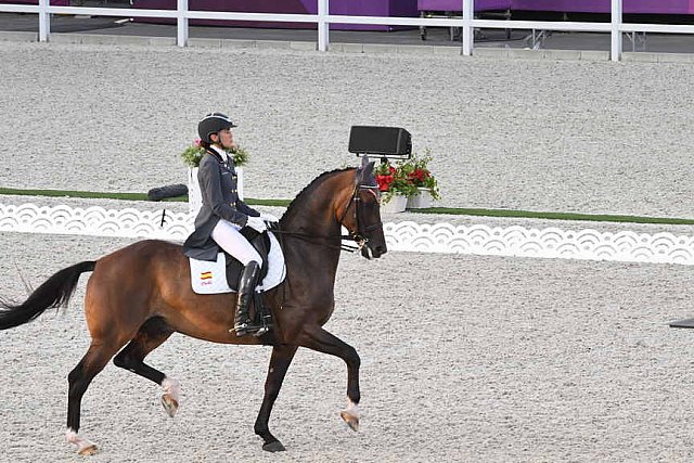 OLY-2020-DRESSAGE-GP FREESTYLE-7-28-21-7821-123-BEATRIZ FERRER-SALAT-ELEGANCE-ESP-DDEROSAPHOTO