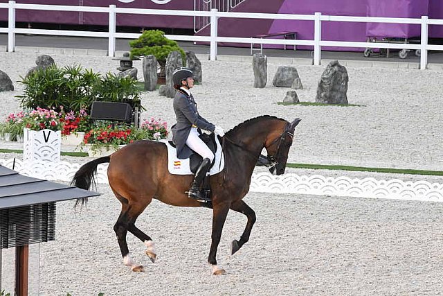 OLY-2020-DRESSAGE-GP FREESTYLE-7-28-21-7824-123-BEATRIZ FERRER-SALAT-ELEGANCE-ESP-DDEROSAPHOTO