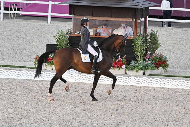 OLY-2020-DRESSAGE-GP FREESTYLE-7-28-21-7833-123-BEATRIZ FERRER-SALAT-ELEGANCE-ESP-DDEROSAPHOTO