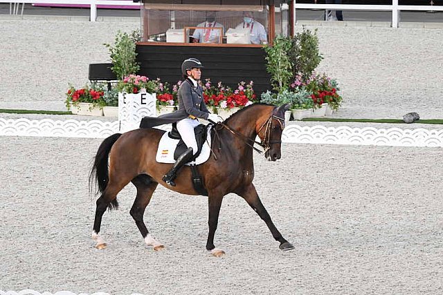 OLY-2020-DRESSAGE-GP FREESTYLE-7-28-21-7877-123-BEATRIZ FERRER-SALAT-ELEGANCE-ESP-DDEROSAPHOTO