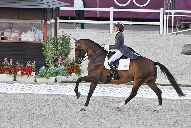 OLY-2020-DRESSAGE-GP FREESTYLE-7-28-21-7881-123-BEATRIZ FERRER-SALAT-ELEGANCE-ESP-DDEROSAPHOTO