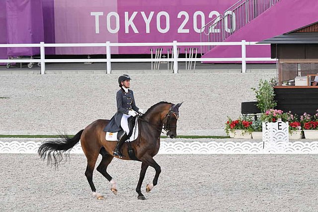 OLY-2020-DRESSAGE-GP FREESTYLE-7-28-21-7913-123-BEATRIZ FERRER-SALAT-ELEGANCE-ESP-DDEROSAPHOTO