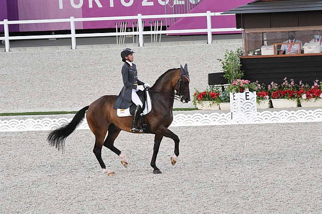 OLY-2020-DRESSAGE-GP FREESTYLE-7-28-21-7914-123-BEATRIZ FERRER-SALAT-ELEGANCE-ESP-DDEROSAPHOTO