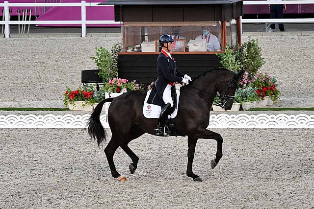 OLY-2020-DRESSAGE-GP FREESTYLE-7-28-21-7941-135-CARL HESTER-EN VOGUE-GBR-DDEROSAPHOTO