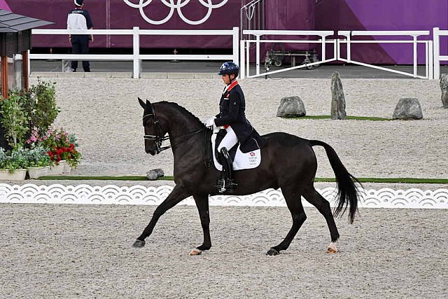 OLY-2020-DRESSAGE-GP FREESTYLE-7-28-21-7954-135-CARL HESTER-EN VOGUE-GBR-DDEROSAPHOTO