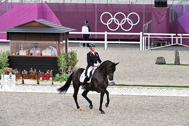 OLY-2020-DRESSAGE-GP FREESTYLE-7-28-21-8010-135-CARL HESTER-EN VOGUE-GBR-DDEROSAPHOTO