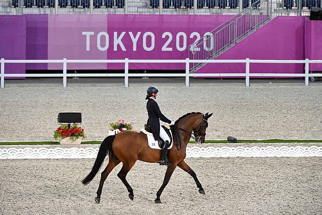 OLY-2020-DRESSAGE-GP DAY1-7-24-21-3075-122-YVONNE LOSOS DE MUNIZ-AQUAMARIJN-DOM-DDEROSAPHOTO