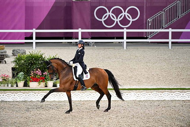 OLY-2020-DRESSAGE-GP DAY1-7-24-21-3080-122-YVONNE LOSOS DE MUNIZ-AQUAMARIJN-DOM-DDEROSAPHOTO