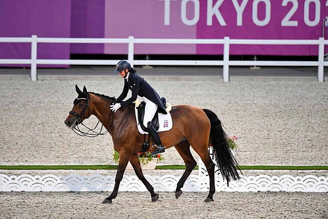 OLY-2020-DRESSAGE-GP DAY1-7-24-21-3428-122-YVONNE LOSOS DE MUNIZ-AQUAMARIJN-DOM-DDEROSAPHOTO