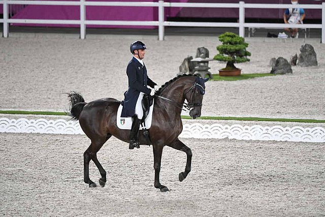 OLY-2020-DRESSAGE-GP DAY1-7-24-21-4923-142-FRANCESCO ZAZA-WITHERING ROMANCE-ITA-DDEROSAPHOTO