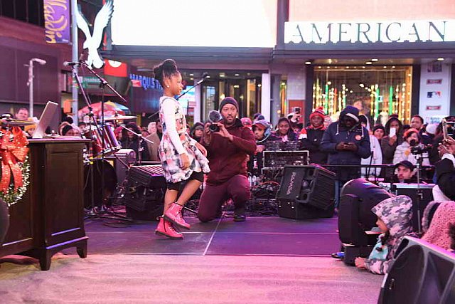 OneLove-TimesSquare-11-17-18-9118-DDeRosaVideo