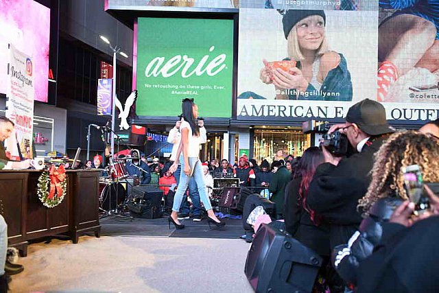 OneLove-TimesSquare-11-17-18-9195-DDeRosaVideo