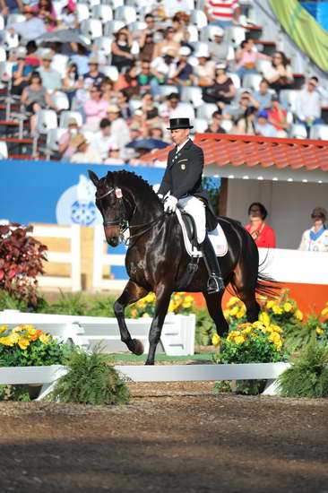 PanAmGames-MX-10-19-11-7564-DRE-IND-SteffenPeters-WeltinosMagic-USA-DDeRosaPhoto.JPG