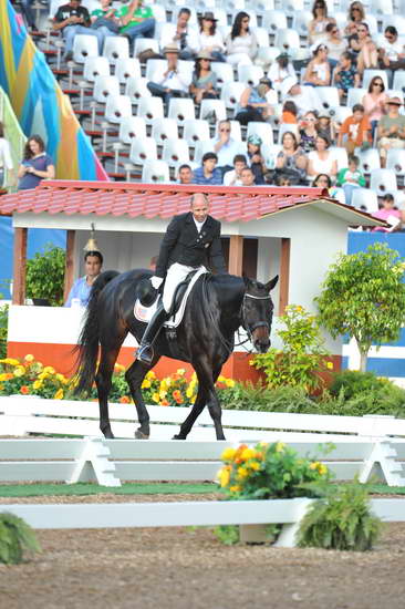 PanAmGames-MX-10-19-11-7770-DRE-IND-SteffenPeters-WeltinosMagic-USA-DDeRosaPhoto.JPG