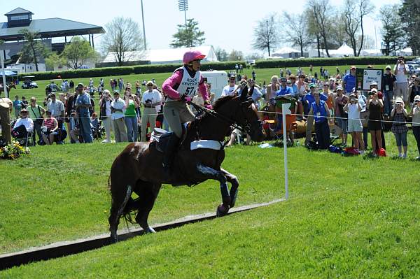 Rolex-4-26-09-1214-HeadleyBritannia-LucindaFredericks-AUS-DeRosaPhoto